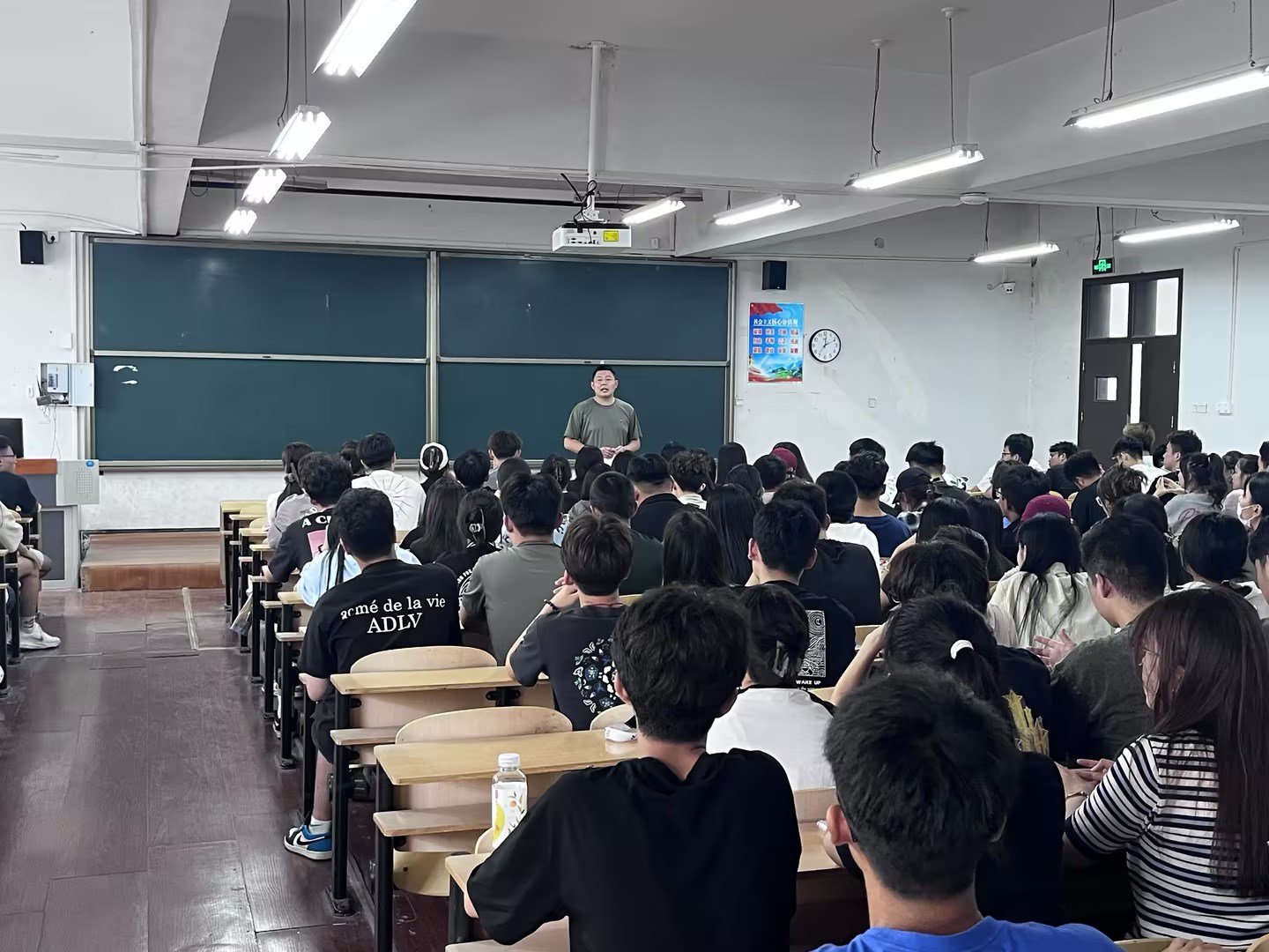雷竞技Raybet顺利开展2023级新生本科学长工作见面会 雷竞技Raybet顺利开展2023级新生本科学长工作见面会