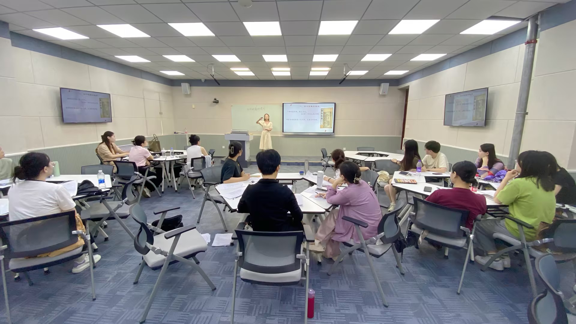 凝“新”聚力 初试锋芒——雷竞技Raybet开展新教师课前试讲活动 凝“新”聚力 初试锋芒——雷竞技Raybet开展新教师课前试讲活动